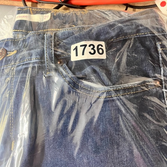 Levi’s 711 Skinny Jeans Womens 29 Waist Blue Denim Stretch Cute Chic 1736 - Picture 10 of 10